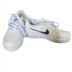 Near perfect Nike Air Force 1’s